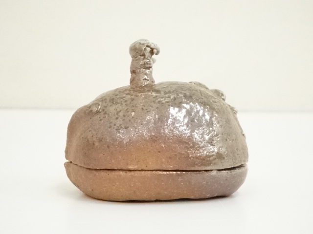  信楽焼　五代　高橋楽斎造　干支丑香合（共箱）